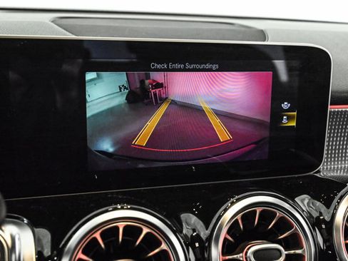 Used 2021 Mercedes-Benz GLB 250 GLB 250 image 13