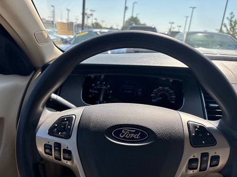 Used 2018 Ford Taurus SE FWD image 33