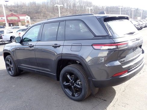 New 2025 Jeep Grand Cherokee Limited w/ Black Appearance Package image 3