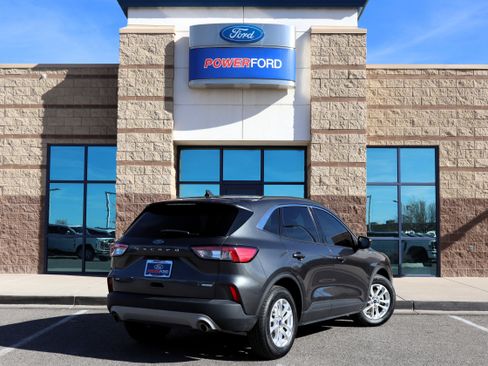 Used 2020 Ford Escape SE image 6
