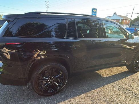 New 2027 Chevrolet Traverse RS w/ LPO, Floor Liner Package FWD image 8