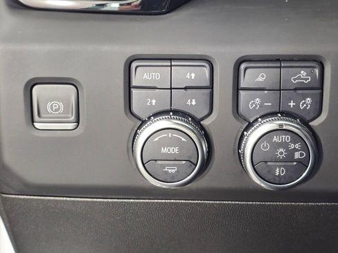 Used 2024 GMC Sierra 2500 AT4 w/ AT4 Premium Plus Package image 26