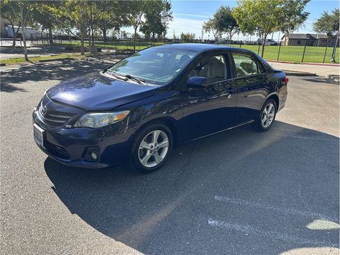 Used 2013 Toyota Corolla LE w/ Premium Complete Pkg FWD image 1
