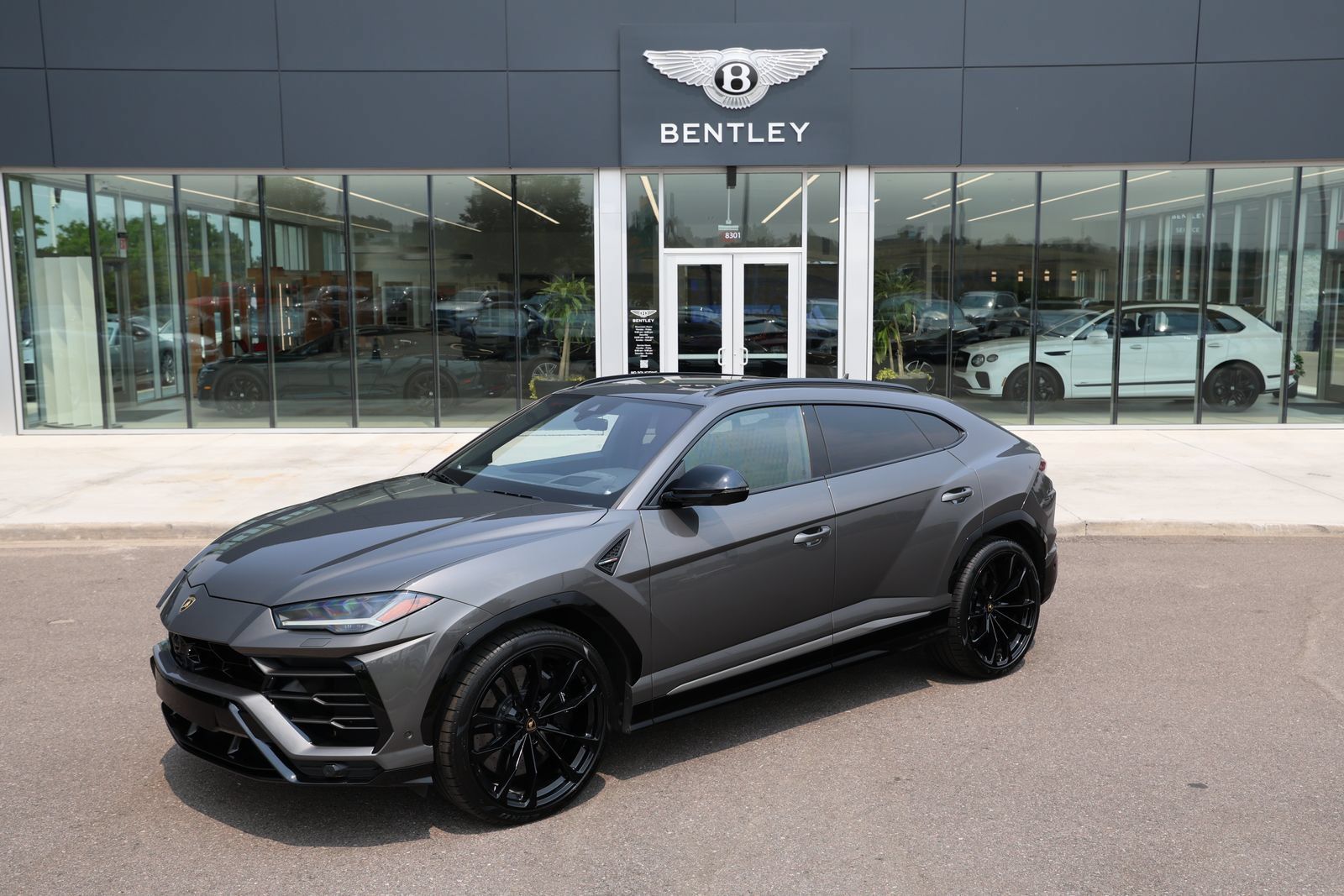 Used 2021 Lamborghini Urus AWD/4WD image 1
