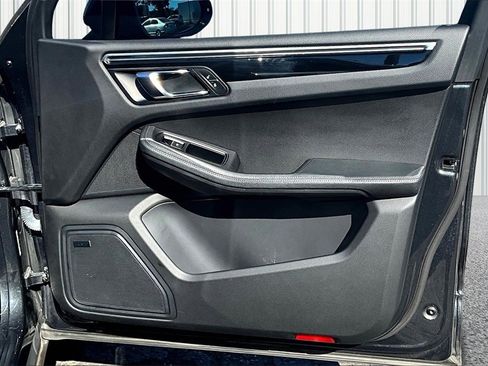 Used 2017 Porsche Macan S image 18