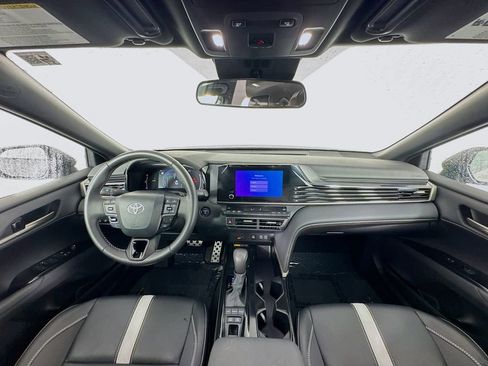 Used 2025 Toyota Camry SE image 40