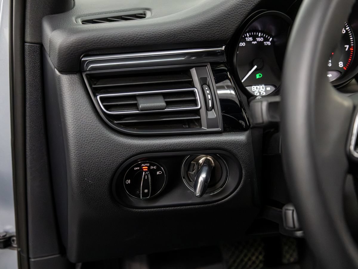 Certified 2026 Porsche Macan AWD/4WD image 21