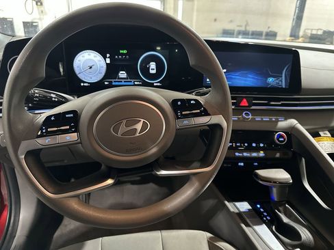Used 2024 Hyundai Elantra SEL image 11