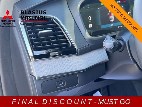 Used 2025 Volvo XC90 B6 Ultra w/ Protection Package Premier image 35