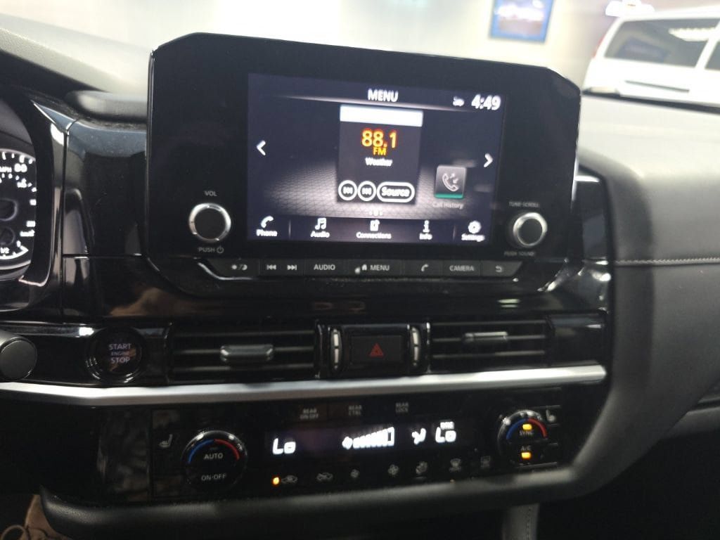Used 2025 Nissan Pathfinder SV FWD image 26