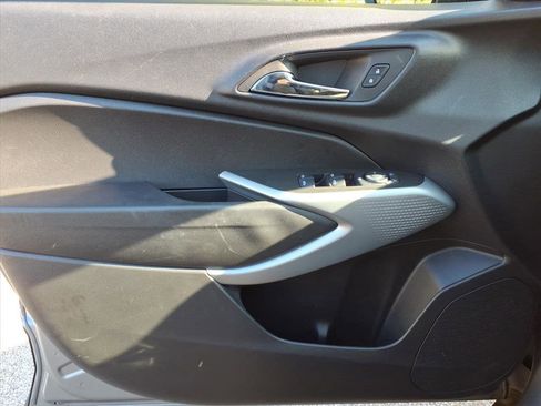 Used 2025 Chevrolet Trax LS image 23