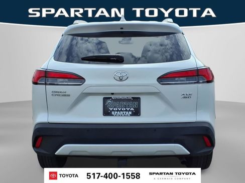 Used 2022 Toyota Corolla Cross XLE w/ Convenience Package AWD/4WD image 8