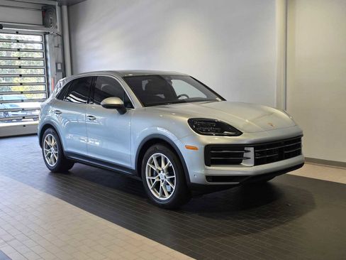 Used 2024 Porsche Cayenne image 9