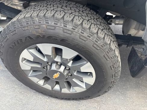 Used 2025 Chevrolet Silverado 2500 Custom w/ Custom Value Package AWD/4WD image 6