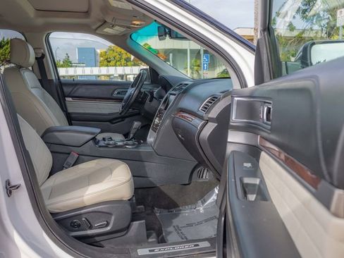 Used 2016 Ford Explorer Platinum image 17