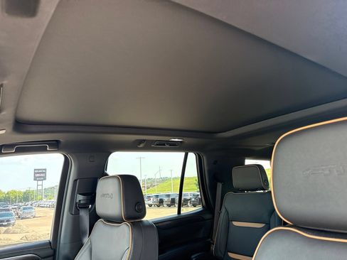 Used 2024 GMC Yukon AT4 w/ Technology Package AWD/4WD image 18