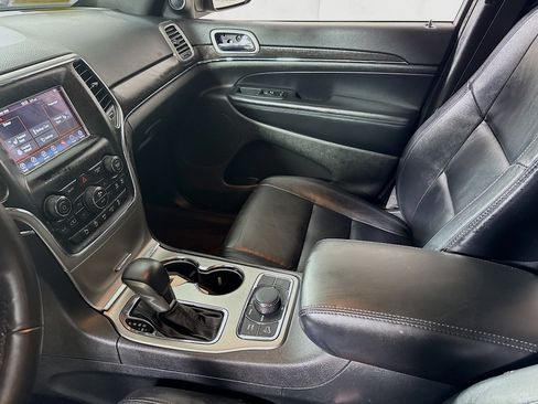 Used 2018 Jeep Grand Cherokee Limited AWD/4WD image 24