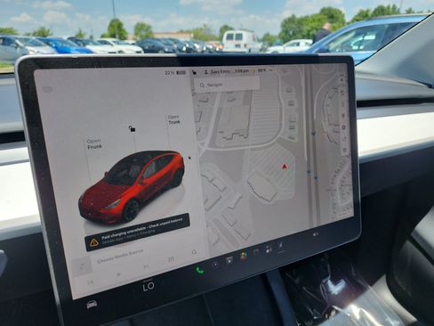 Used 2024 Tesla Model Y Long Range AWD/4WD image 18