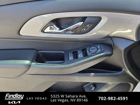 Used 2020 Chevrolet Traverse LT FWD image 22