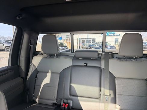 Used 2025 Chevrolet Silverado 2500 ZR2 image 32