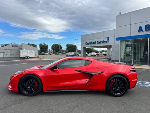 Used 2025 Chevrolet Corvette Z06 RWD image 12