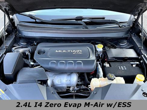 Used 2019 Jeep Cherokee Latitude Plus AWD/4WD image 29