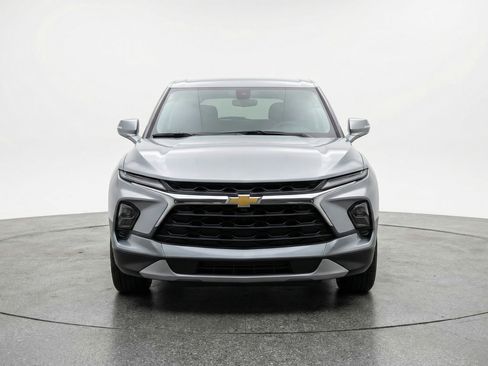 Used 2025 Chevrolet Blazer LT FWD image 2
