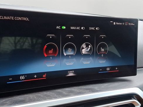 Used 2023 BMW 330i xDrive Sedan w/ Premium Package image 17