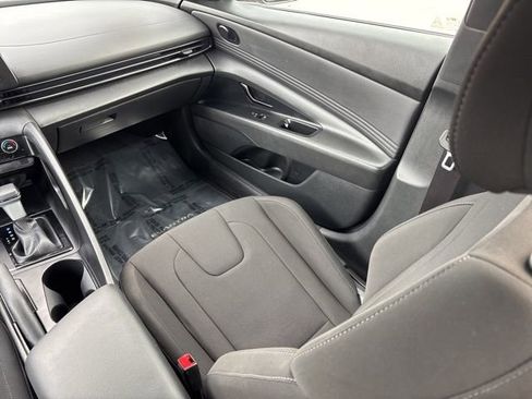 Used 2025 Hyundai Elantra Sport FWD image 16