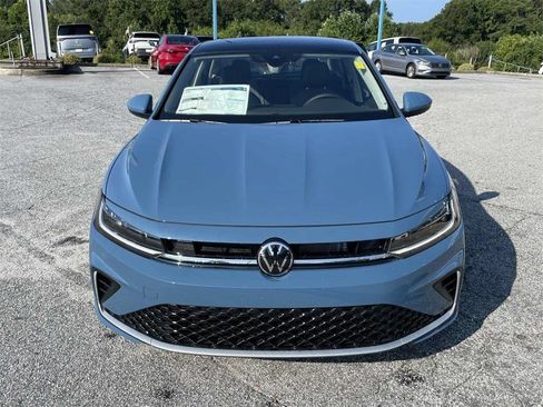 Used 2025 Volkswagen Jetta SE FWD image 10