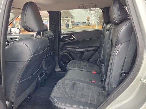 Used 2024 Mitsubishi Outlander SE image 6