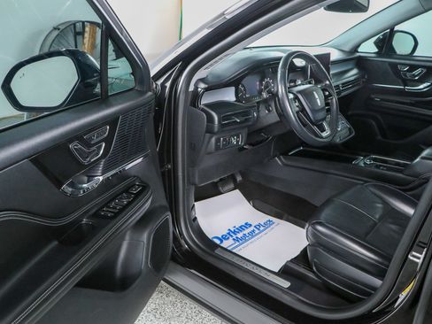 Used 2021 Lincoln Corsair AWD w/ Premium Package image 3