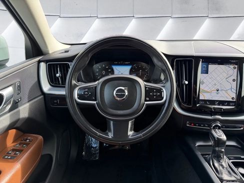 Used 2018 Volvo XC60 T6 Momentum w/ Convenience Package image 19