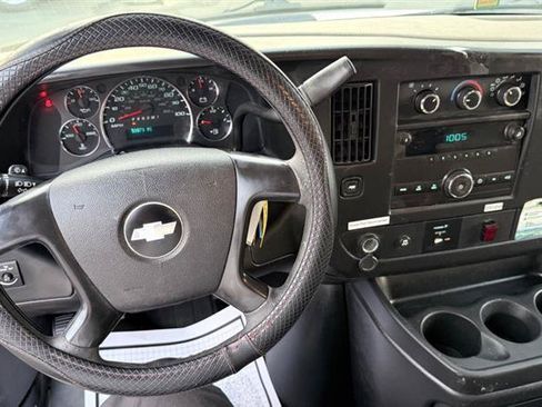 Used 2011 Chevrolet Express 2500 RWD image 19