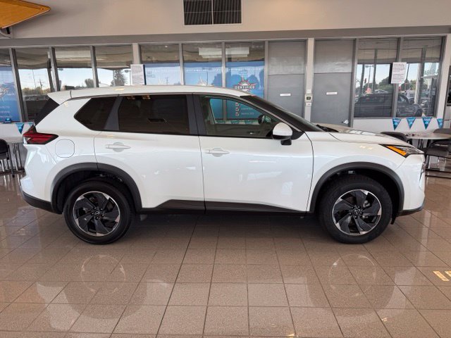 Used 2024 Nissan Rogue SV FWD image 3