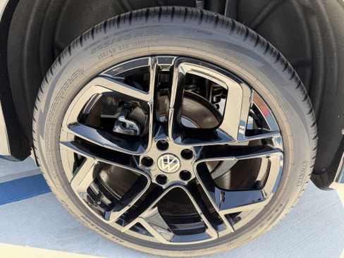 New 2026 Volkswagen Tiguan SE R-Line FWD image 29