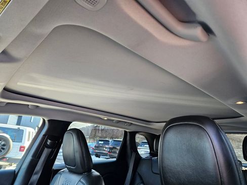 Used 2021 Jeep Cherokee Limited image 16