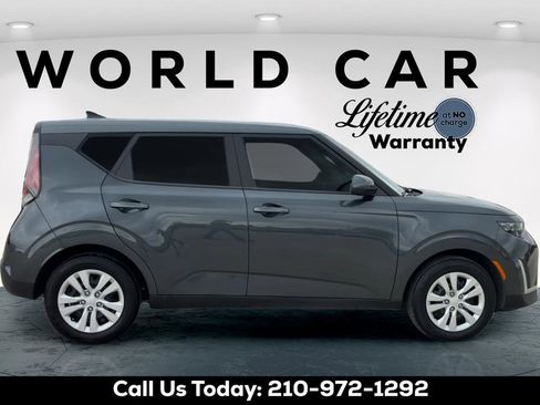 Used 2024 Kia Soul LX image 2