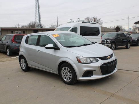 Used 2020 Chevrolet Sonic LT image 2