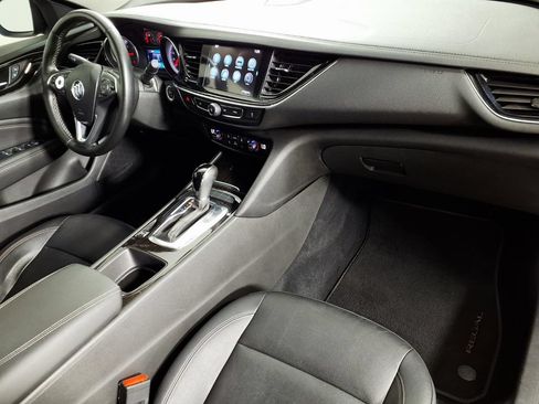 Used 2018 Buick Regal Essence FWD image 12