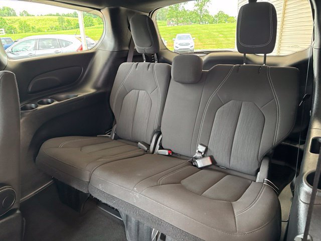 Used 2023 Chrysler Pacifica Touring FWD image 36