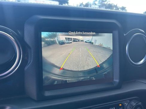 Used 2021 Jeep Wrangler Unlimited Sahara image 12