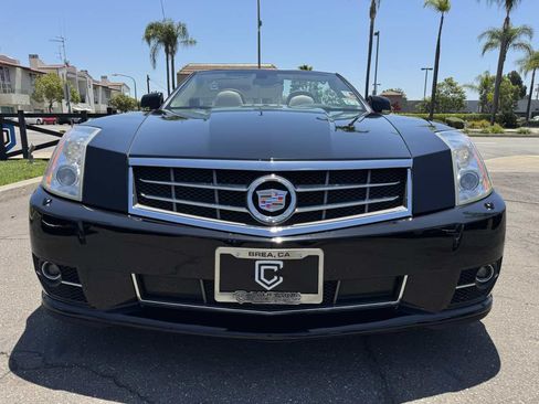Used 2009 Cadillac XLR RWD image 16