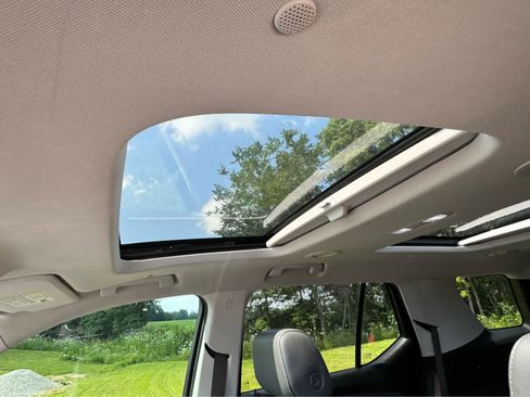 Used 2019 Chevrolet Traverse LT w/ LT Premium Package FWD image 23