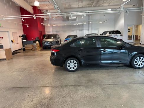 Used 2025 Toyota Corolla LE image 16