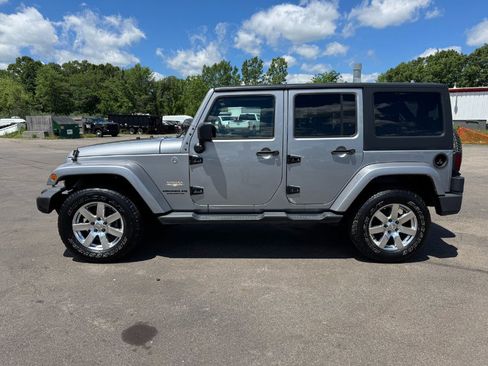 Used 2014 Jeep Wrangler Unlimited Sahara w/ Connectivity Group AWD/4WD image 2