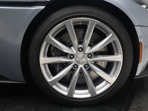 Used 2019 Aston Martin DB11 Volante image 38