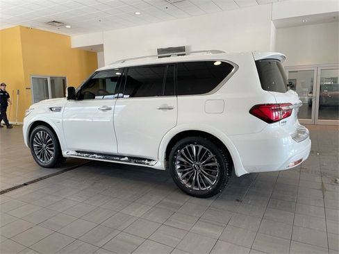 Used 2018 INFINITI QX80 Base w/ Deluxe Technology Package image 3
