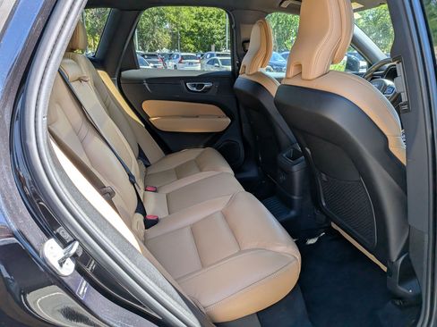 Used 2023 Volvo XC60 T8 Ultimate w/ Climate Package AWD/4WD image 28