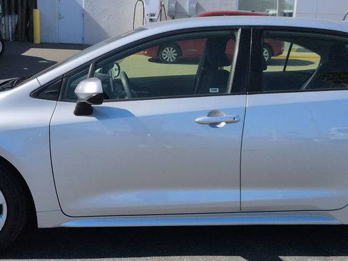 Used 2021 Toyota Corolla LE w/ Carpet Mat Package (TMS) image 32